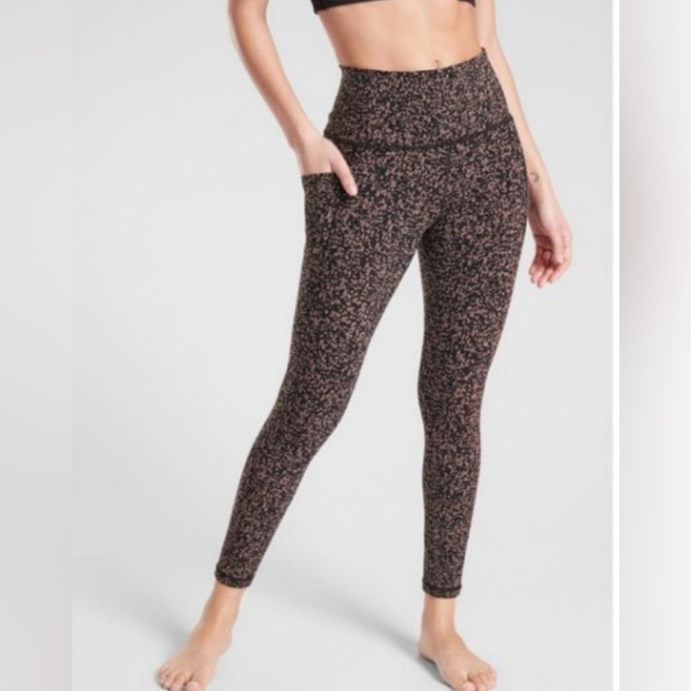 Athleta Salutation Stash Pocket Gravel 7/8 Tight Size Small